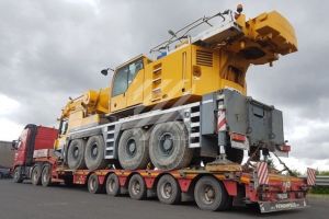Перевозка карьерного самосвала тралом